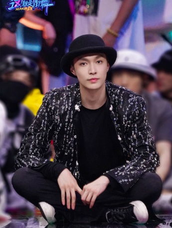 張藝興《這就是街舞4》首播劇照圖片