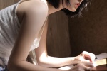 背心美女清新治愈居家写真