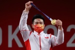 Shi Zhiyong wins gold in men's 73kg weightlifting class