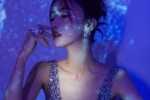 Wu Jinyan sexy photo in deep V starry sky gradient skirt