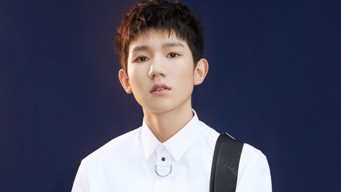 Wang Yuan handsome photo wallpaper picture in white shirt