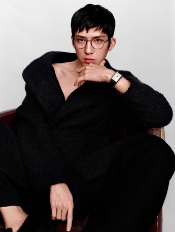 Jing Boran's handsome cover photo with rimmed glasses