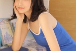 吊带美女性感妖娆妩媚撩人写真