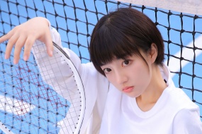 網球少女操場寫真高清電腦壁紙