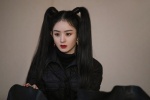 Zhao Liying's dark and charming photo with double ponytails