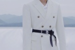 張哲瀚白色收腰西服英倫帥氣寫真
