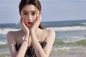 Beauty Guan Xiaotong computer wallpaper picture