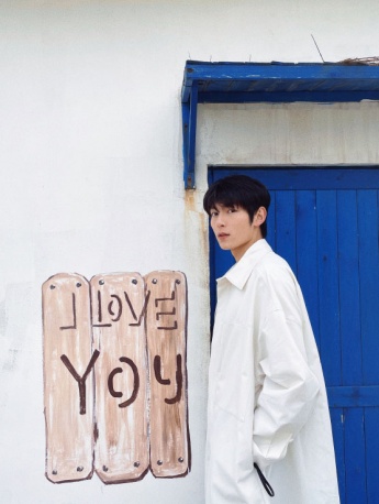 Fan Zhixin's handsome photos at the beach