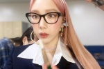 Kim Taeyeon ins selfie with pink headband and short skirt