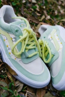 Vans green daisy on feet pictures