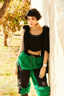 Guli Nazha's exquisite short hair sexy magazine photo