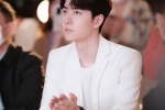 Wang Yibo's refreshing and handsome photo in white suit