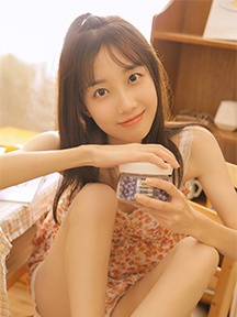 夏天居家美女