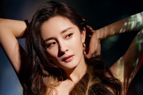 Yang Mi charming sexy photo wallpaper