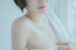 露肩襯衫美女嫵媚性感私房寫真