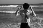 Deng Lun's black and white textured photo of seaside atmosphere