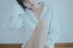 露肩襯衫美女嫵媚性感私房寫真