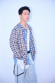 Han Geng's refreshing and handsome photo pictures