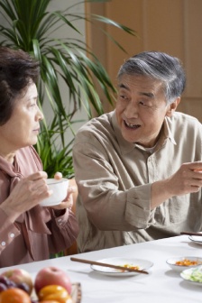 《完美伴侣》孙父孙母图片