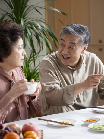 《完美伴侣》孙父孙母图片