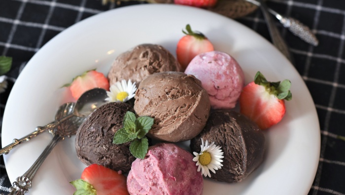 夏季甜品冰淇淋球图片桌面壁纸