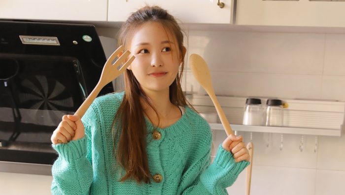 俏皮可愛居家美女寫真桌麵壁紙