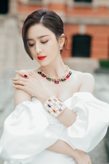 Tong Liya sexy photo pictures in long skirt