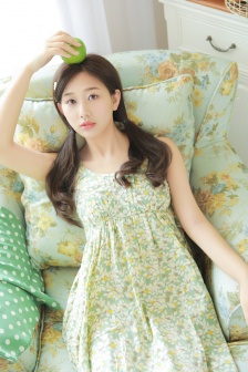 纯欲少女印花吊带裙性感写真