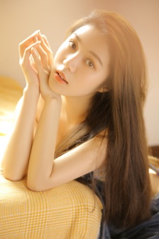 倩丽性感美女女生养眼迷人写真