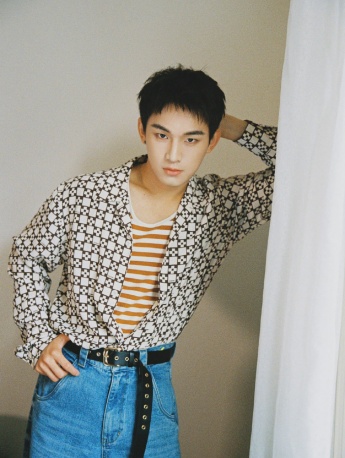 Yao Chen's film style handsome photo pictures