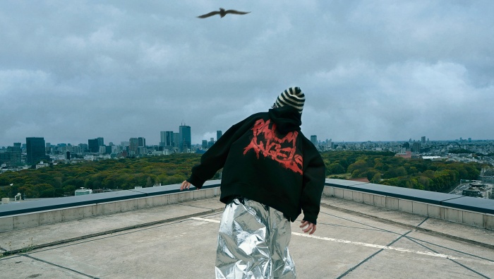 The energetic boy Yi Yang Qianxi wallpaper