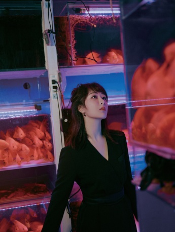 Yang Zi's light and shadow glamor sexy photo pictures
